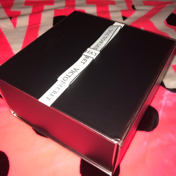 💕NEW Victoria’s secret box💕 - Picture 3 of 5
